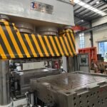 ZK Hydraulic تحقق إنجازًا بارزًا: إطلاق أول مكبس تشكيل طبلي بلاستيكي مزدوج المحطة في الصين